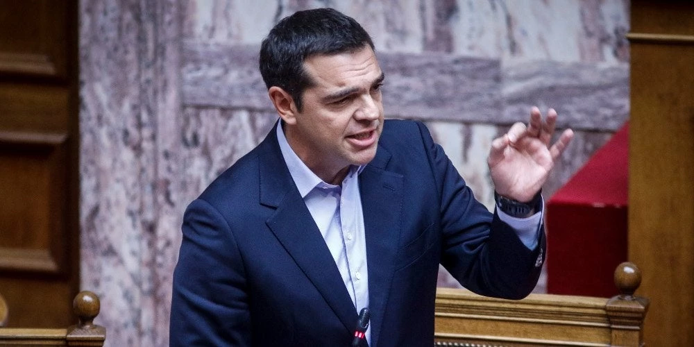 Ο Τσίπρας έκανε… καφενείο τη Βουλή πίνοντας καφέ στα κυβερνητικά έδρανα (εικόνες)